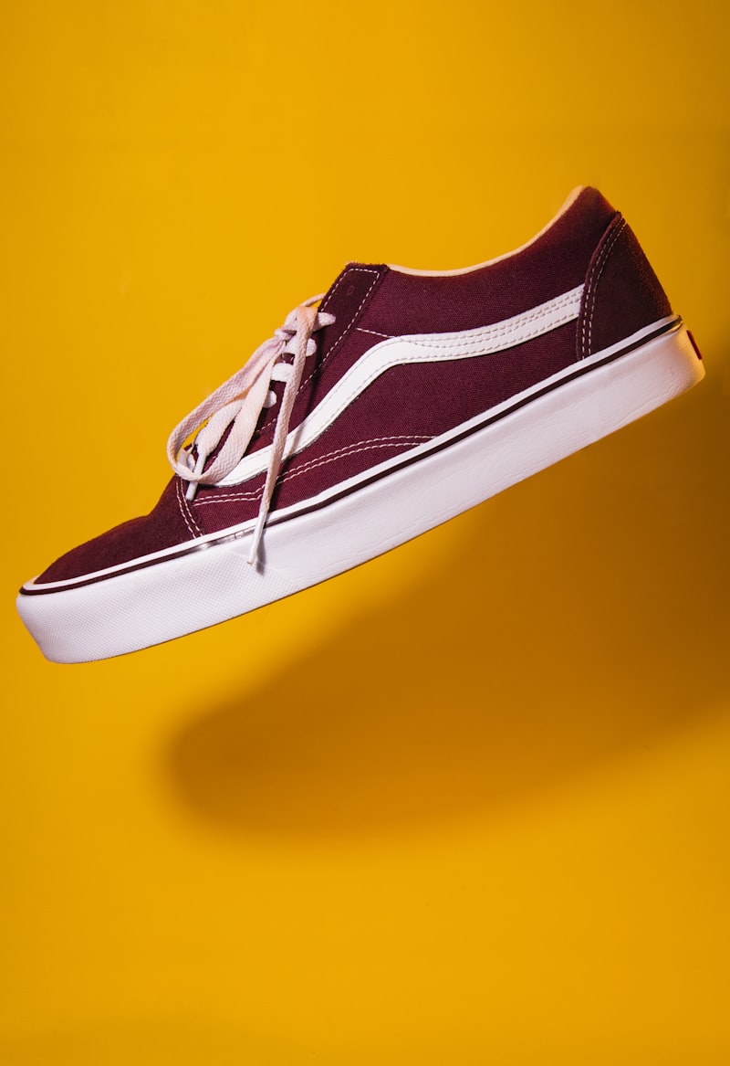 Sneakers Canvas — Putih